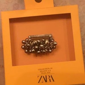 Brand new! Zara limited edition square ring. Size:Medium 15